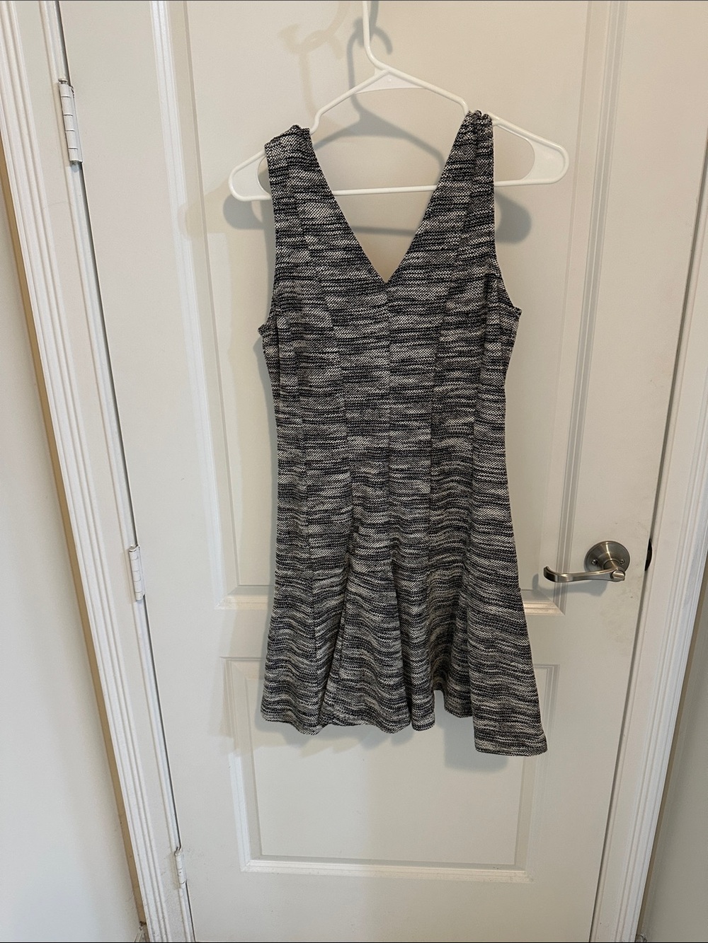 Banana Republic Sleeveless V‑Neck Knit Fit & Flare Dress - Black & White